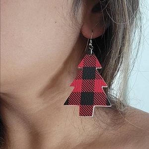 SALE 🎄🎅🏻🌟 Plaid Christmas Tree Drop Earrings